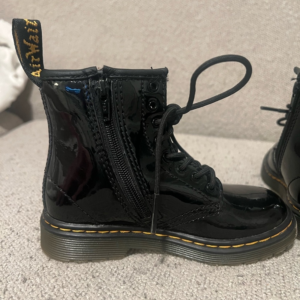 Dr. Martens 1460 Black Patent Leather Lace-Up Boots Toddler size 9 - Picture 5 of 8
